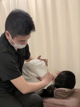 ご挨拶代わりの期間限定メニュー☆手のひら〜肩周りのほぐし+肩甲骨はがし 30分1,980円!