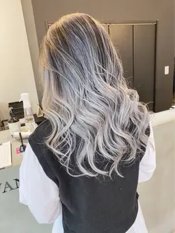 【圧倒的デザインであなただけのカラーに】バレイヤージュ＋オンカラー12000円