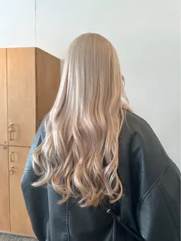 【U24学割】✨️学生限定クーポン✨️ハイトーンカラー(ブリーチ2​〜​3回）＋トリートメント