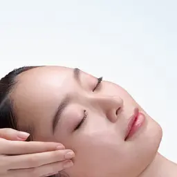 〖ホワイトニングエステ✨〗一回で圧倒的な美白・透明感を実感♡くすみやニキビ跡でお悩みの方にも♡メークサービス付💄