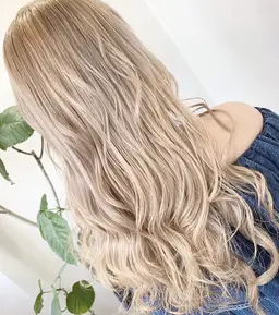 【全員】🉐ケアブリーチ ダブルカラーウル艶最新トリートメント