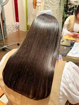 🤎平日夕方限定メニュー🧸艶カラー+ツヤツヤトリートメント🫧