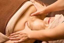 【平日朝割11:00​〜​13:00】全身70分(緑茶クリームorアロマオイル)全身+足裏ケアでお疲れをリフレッシュ！