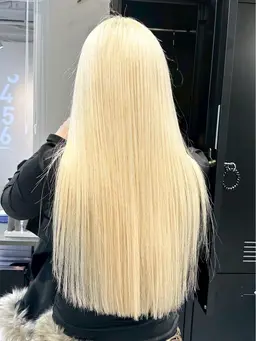 【18:00〜】Wブリーチ+艶カラー+保湿トリートメント🪄💛