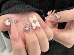 ｛人気No.3｝🎀ネイルデザインコース✨ 片手３～５本ずつアートやパーツのせ💞💎持ち込みデザインOK