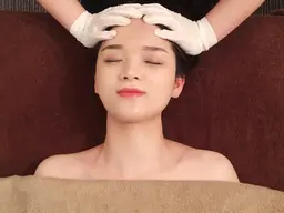 [頭蓋骨小顏矯正40分]頭蓋骨と首肩こりから整える小顔手技★	￥4,800