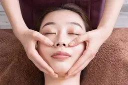 【リピーター満足度No.1👑】小顔ケア&超保湿パックでしっかりリフトアップ（施術60分）