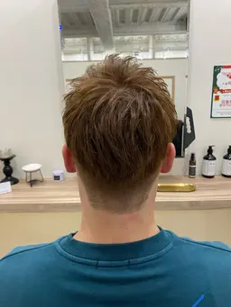 【メンズ限定選べるクーポン】カット+眉カットorマッサージor炭酸シャンプー