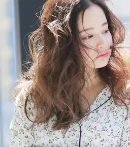 【平日9時〜15時女性限定】☆髪に優しくゆるふわ質感へ☆コスメデジタルパーマ+カット+R(アール)Tr