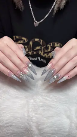 持ち込みデザインシンプル90分コース➕パーツ2個ストーン10粒無料🐈‍⬛🪽