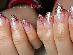 【美フォルムラメグラデ】〈オフ無し〉丁寧な甘皮処理/根元がクリアで伸びても目立たない/約50色から選べるラメ✨️