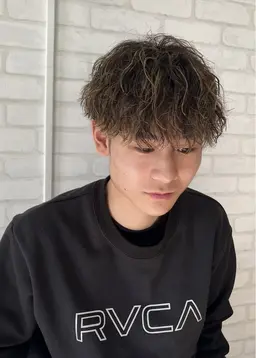 メンズカット+スパイラルパーマ+ツヤツヤ続くトリートメント