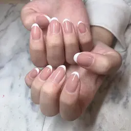 フレンチ or グラデーションorチークネイル