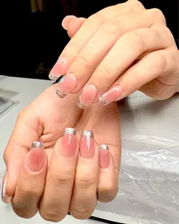 ミラフレンチネイル💅💎✨チークのなか+オフのみ:無料
