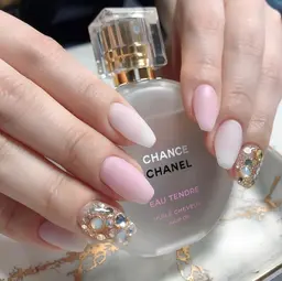 【オフ込み価格※2時間以内】パーツアート4本アートまで💅シール.ストーン.無料パーツが4本までのメニューです。