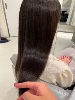 🔥話題の艶髪ケア❤️カット＋トリートメント✨ダメージレスで透明感UP♪大人可愛い髪に❤️（シャンプー・ブロー込