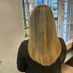 ✨外国人風✨白髪ぼかし🙆‍♀️デザインからー✨🐳🎀カット＋バレイヤージュ🎀🐳