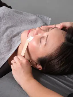 【手軽に簡単お鼻ケア👃🥸】 鼻毛・鼻周り・鼻下 ワックス脱毛✨¥1,980​〜​