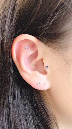 キラキラ耳つぼジュエリー (耳つぼダイエット)