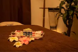 月曜限定【格安モニター様募集】1名様《60分》ほぐし&アロマ整体　後面　背中　脚前面　腕　デコルテ➕ヘッド