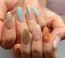 オフ有限定（ストーンパーツ2本以上付いてるロングネイルの方）ハンド　カラーグラデーション　※シアカラー不可