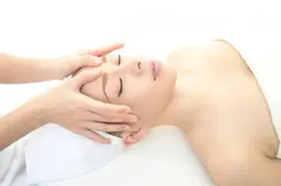 【短時間でスッキリ!】炭酸小顔ヘッドスパ+デコルテマッサージ