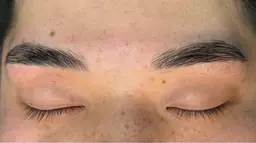 『アイブロウリフト＋ワックス脱毛』  自然な毛流れを作れるパーマとワックスを使った眉毛のスタイリングをさせて頂きます♡