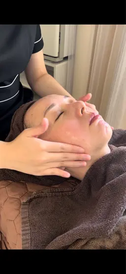 【25歳以下】の方限定💗お口と小顔フェイシャルエステ👩🏻‍⚕️【小顔/毛穴/ほうれい線/しわ/くすみ】にオススメ！