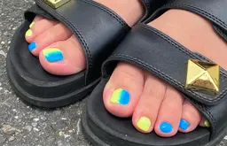 🦶🏻ワンステップジェルやり放題🦶🏻18色の中から【何色でも】お選び頂けます😊柄·アートもOKです︎👍🏻