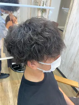 【 12月限定クーポン  ダメージケアトリートメントサービス】カット+パーマ¥6000