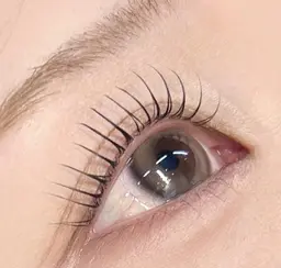 【当日予約限定❗️】¥3700🧁似合わせまつ毛パーマ✨️(美容液コーティング付き)