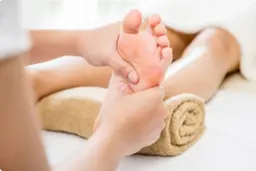 【スパルーチェ使用】角質ケア60分/OPI保湿クリーム使用10分リフレサービス☆