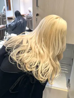 【ホワイト・ブロンド・ハイトーン・ペールカラー】２回ブリーチ＋カラー