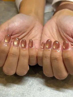 うるぷる🤍マグネットネイル🫧【パラジェル使用‼️】奥行き感が上品なキラキラ✨ウォーターケア付❣️