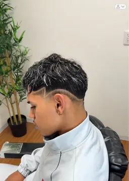 【白メッシュ+メンズカット】 🐦‍🔥