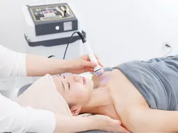 【肌力UP】ハイパーナイフフェイシャル（顔、首、デコルテ）30分 ¥6.800→4.800