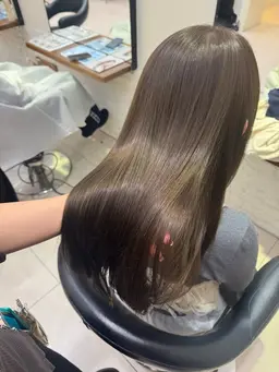 【木曜🙅‍♀️】🫧艶カラー＋内部補修トリートメント🫧