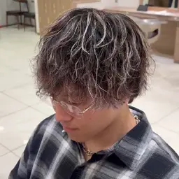 【🎉新生活応援キャンペーン🎉】メンズカット+ハイライトカラー+トリートメント 9,000円 施術時間→180分