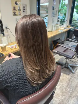 《🪄︎︎◝✩フルブリーチに抵抗があるけどデザインカラーを楽しみたい方へ》ハイライト入れ放題➕カラー💎ケアブリーチ💎