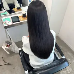 ダメージしっかりケア🤍　　　　　　　　　　　　　　　　全頭縮毛矯正➕ﾀﾞﾒｰｼﾞ軽減ﾄﾘｰﾄﾒﾝﾄ⭐️お持ち帰り付⭐️