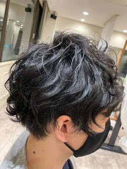 【新規】人気の　メンズ　パーマ　&  カット　(ツイスト、スパイラル、波巻き)