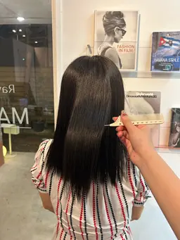 縮毛矯正🫧雨にも耐える髪の毛を作りサラサラにしましょう🎵