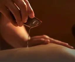 【漢方アロマ】 全身深リンパマッサージ  60 分