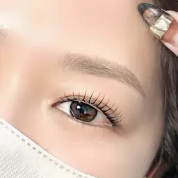 まつ毛パーマ　パリジェンヌ　根本しっかり上げたい　目を大きく見せたい♪