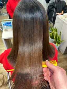 美髪縮毛矯正ストレート【高濃度ケラチン配合髪質改善】【シャンプーブロー込み】