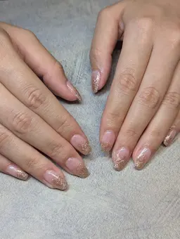 【1月限定❄️】ラメグラデーション（オフあり）✨大人気ケア込み・フィルイン対応✨️（モデル価格）フィルイン対応