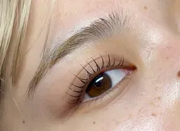 まつ毛パーマ　モデル