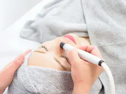 \一番人気⭐︎毛穴洗浄/ 美容液で毛穴汚れを吸い上げます