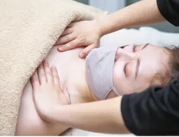 《小顔、美肌、癒し》首肩マッサージ＋本格ドライヘッドスパ+炭酸美肌パック "現金のみ"