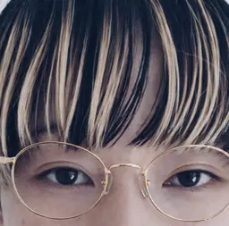 前髪インナーカラー（ケアブリーチ使用）＋2ステップトリートメント（白髪染めをされている方にもおすすめ）※カットなし